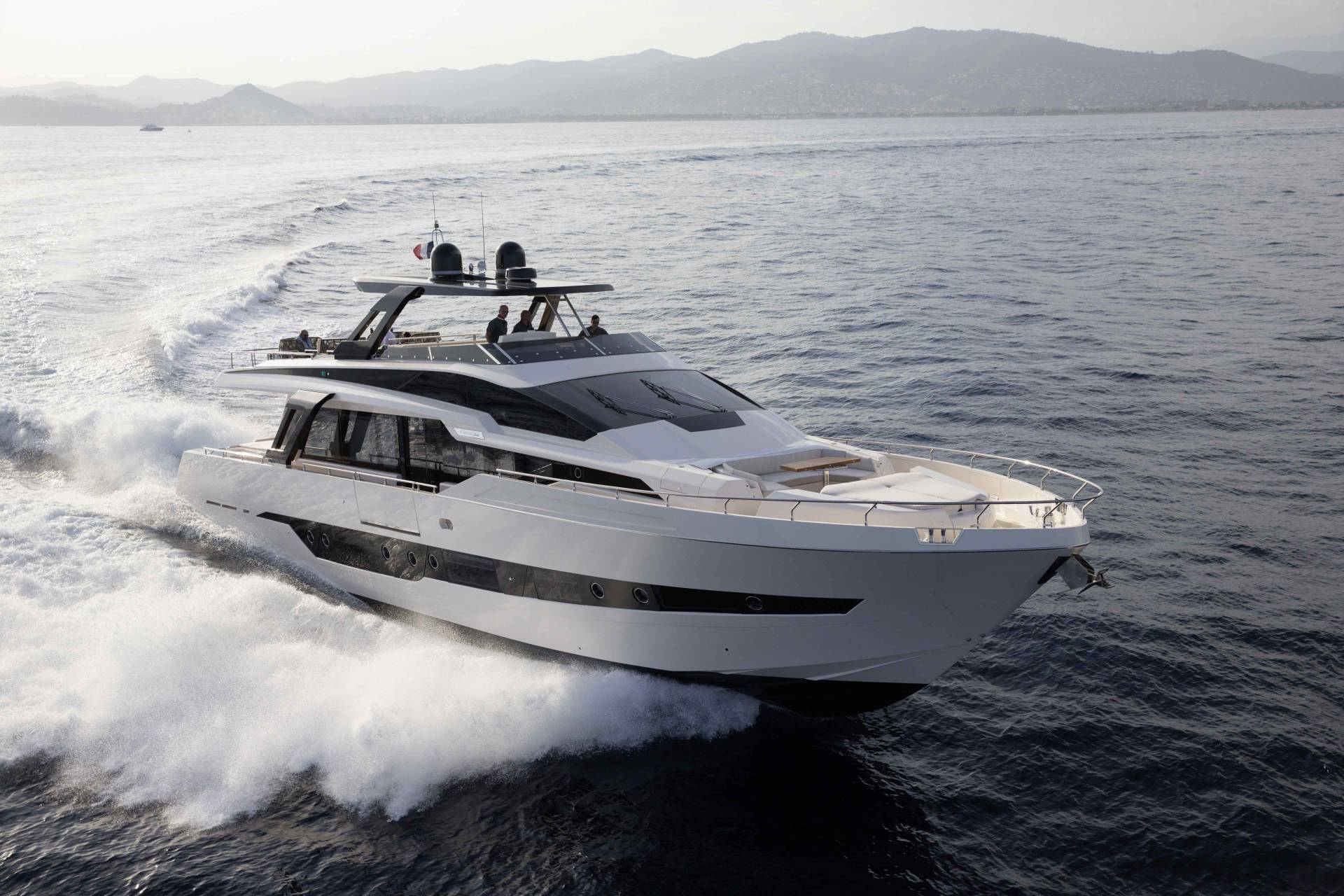 2018 Cayman Yachts F920