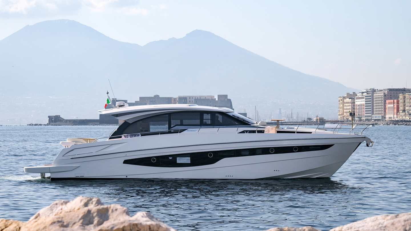 2023 Cayman Yachts S600