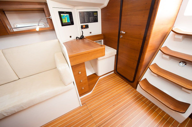 2011 Italia Yachts Italia 10.98