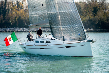 2011 Italia Yachts Italia 10.98