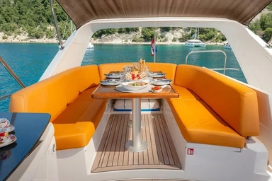 2011 Sealine T50