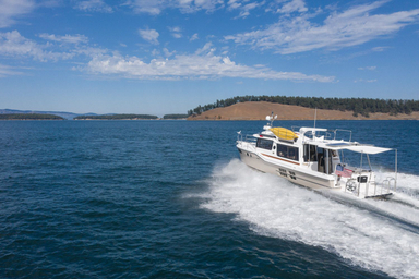 2022 Ranger Tugs R-43 Sedan