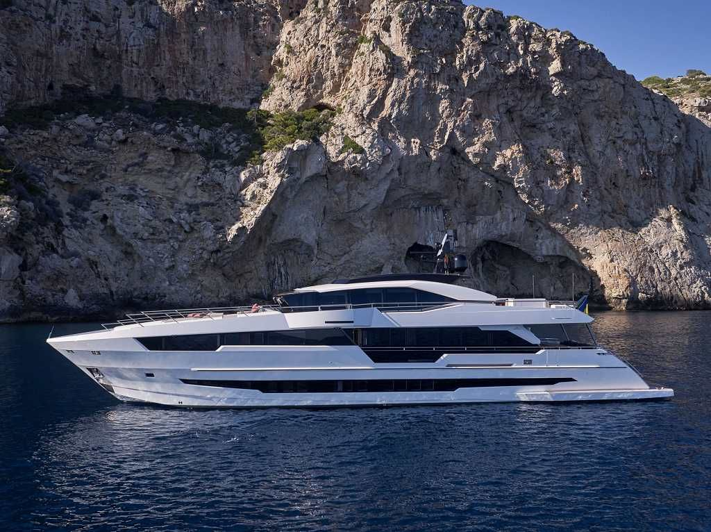 2020 Astondoa 110 Century