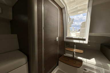 2022 Boston Whaler 325 Conquest