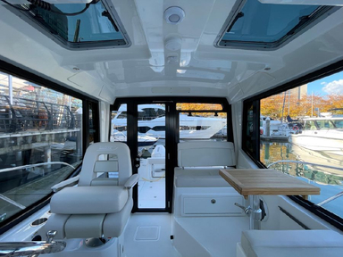 2023 Boston Whaler 325 Conquest Pilothouse