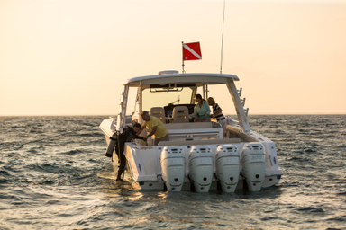 2022 Boston Whaler 420 Outrage