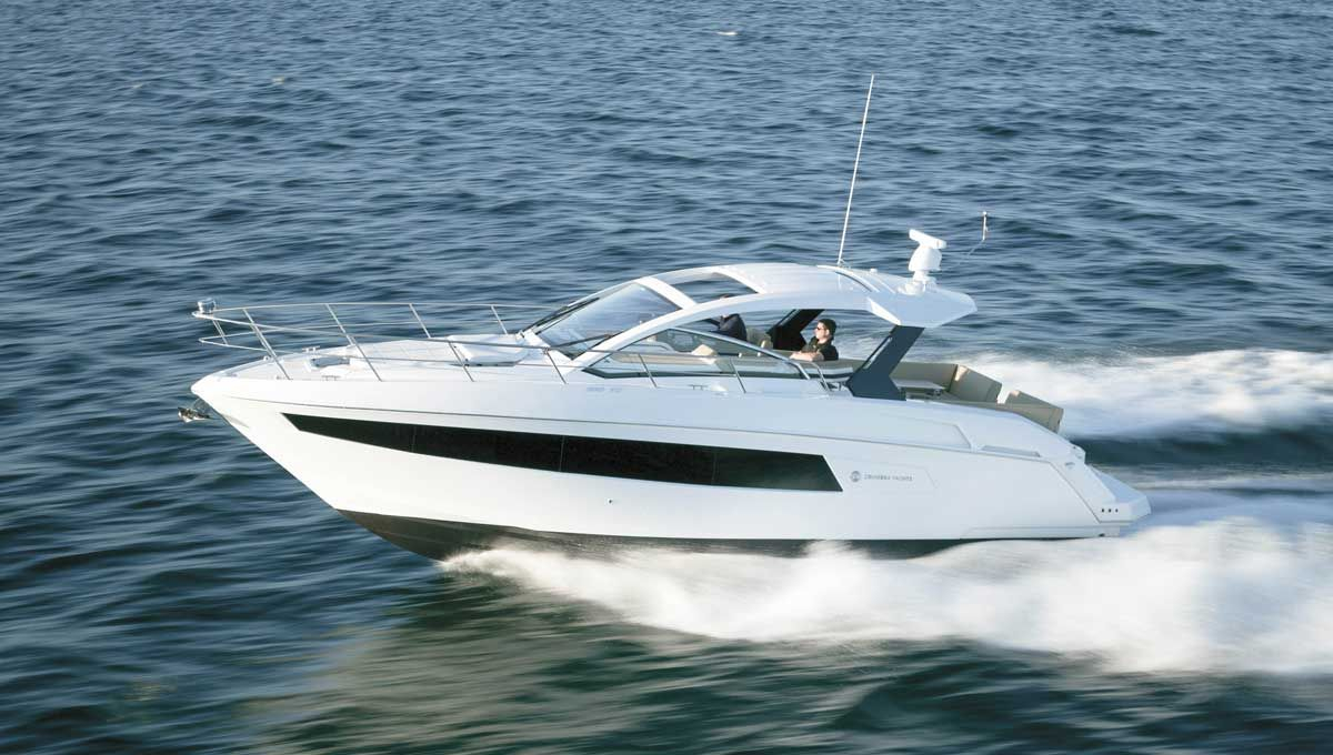 2021 Cruisers Yachts 39 Express Coupe