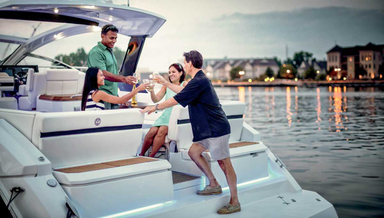 2021 Cruisers Yachts 39 Express Coupe