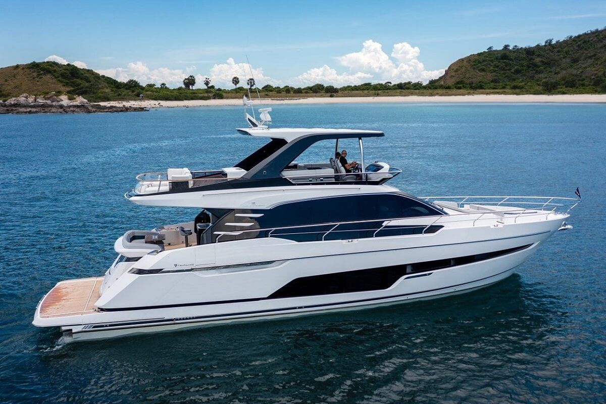 2022 Fairline Squadron 68