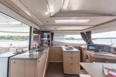 2016 Fountaine Pajot Helia 44