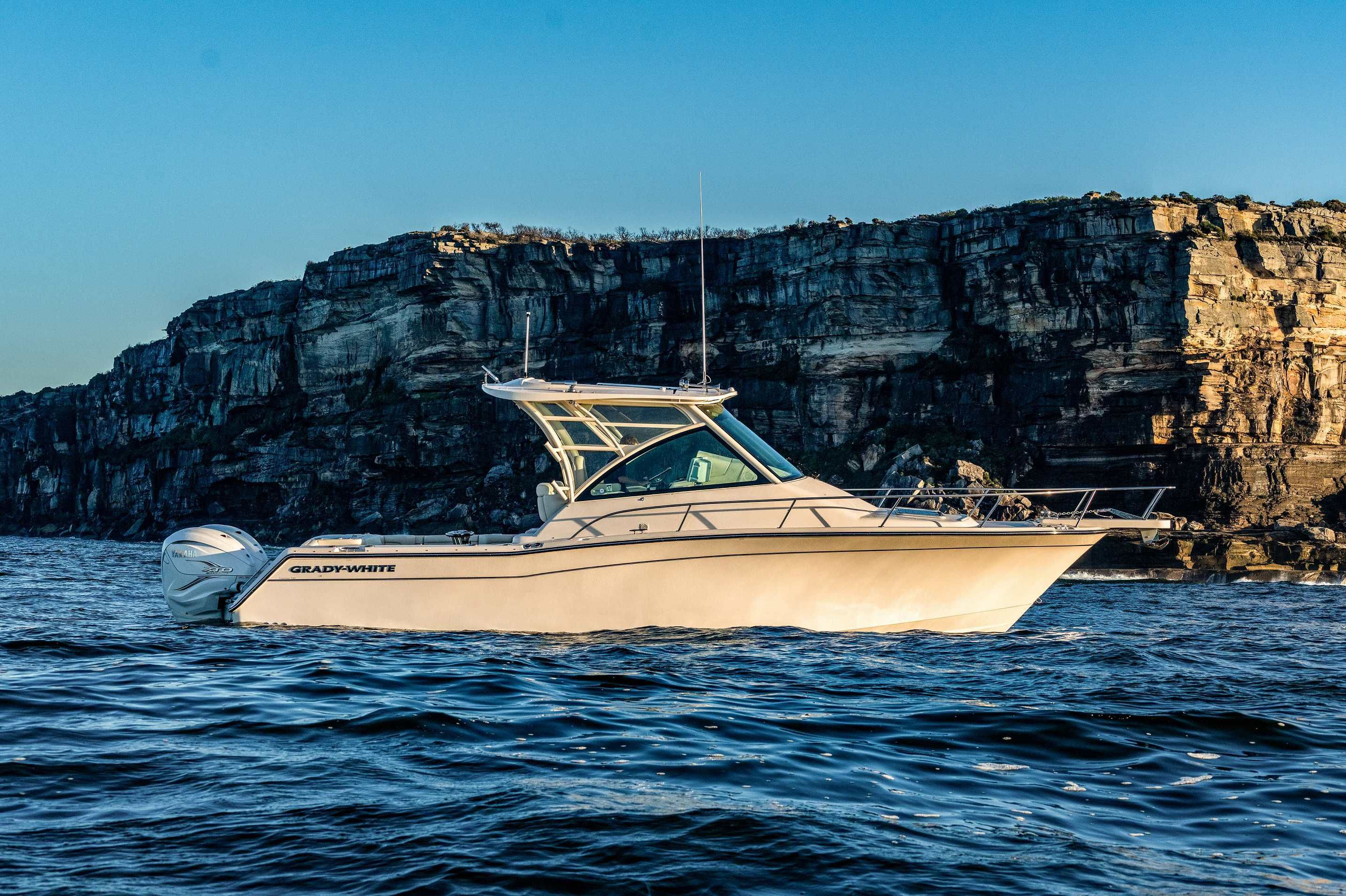 2022 Grady-White Express 330