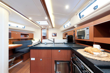 2011 Hanse Yachts 385