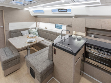 2018 Hanse Yachts 458