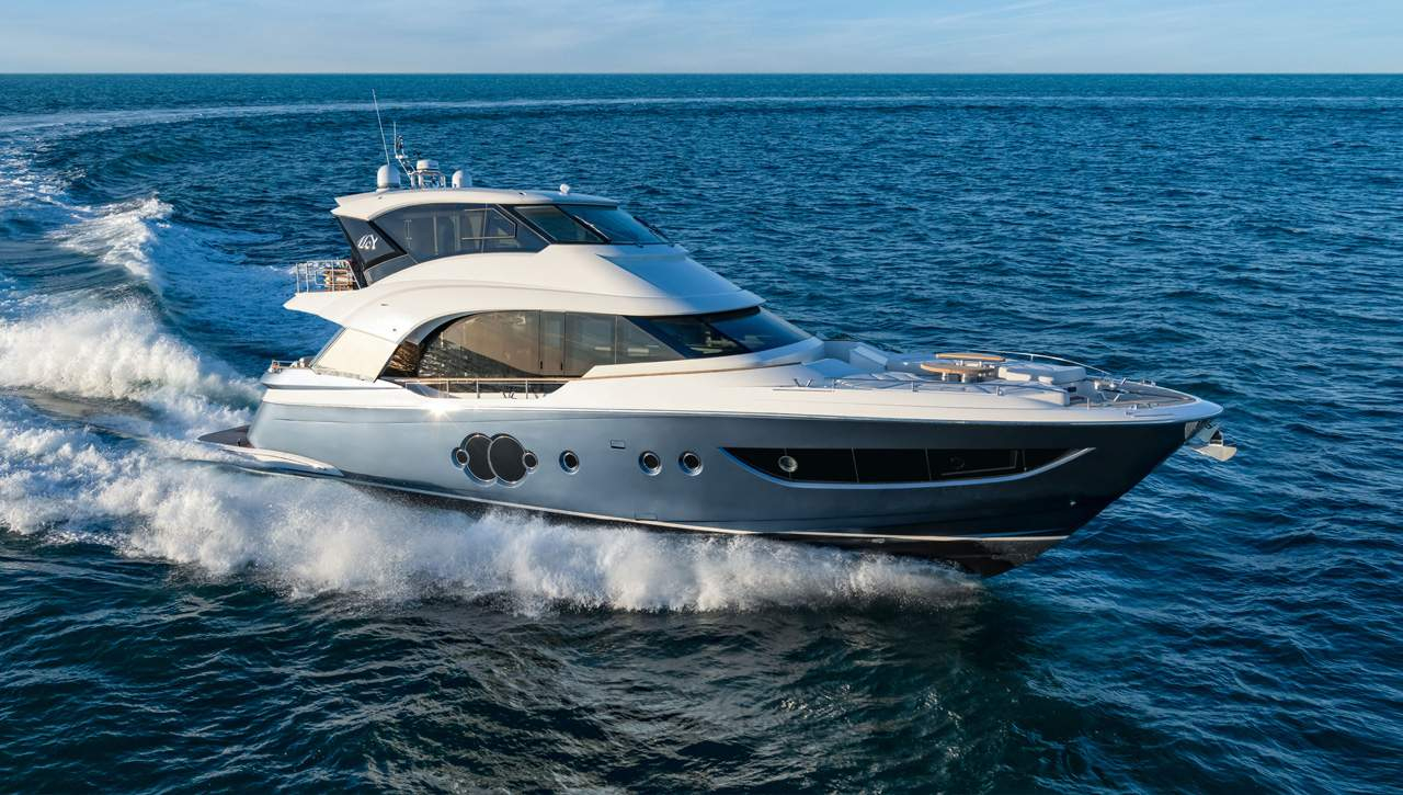 2020 Monte Carlo Yachts MCY 70 Skylounge