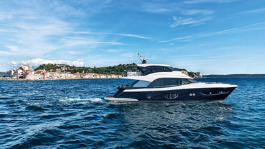 2020 Monte Carlo Yachts MCY 76 Skylounge