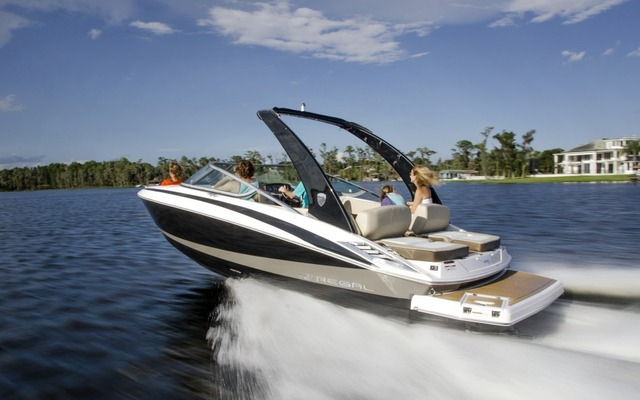 2014 Regal Boats 2300 Bowrider