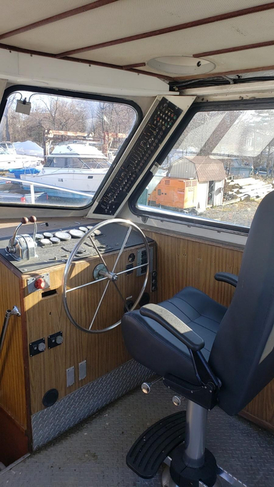 1982 Gladding Hearn /Twin Screw