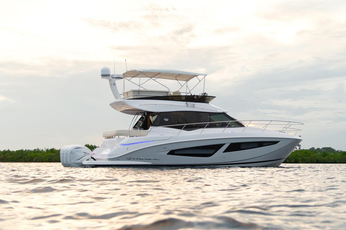2022 Regal Boats 42 FXO