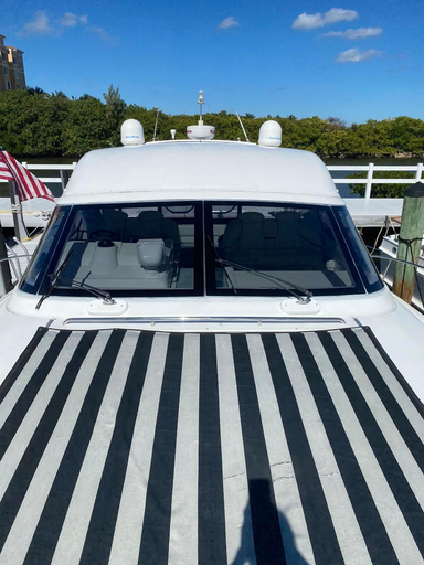 2000 Carver Yachts Trojan 440 Express