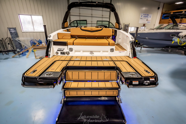 2022 Chaparral Boats 267 SSX Black Edition