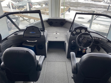 2021 Crestliner 1950 Super Hawk W/ 200HP!