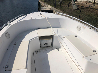 2002 Mako Boats 221 Center Console