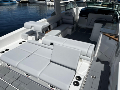 2022 Aviara AV36 Outboard