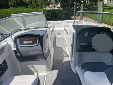 2018 Chaparral Boats 250 Suncoast