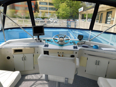 1970 Tollycraft Yachts Tri Cabin