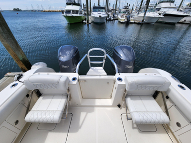 2018 WorldCat 295CC Center Console