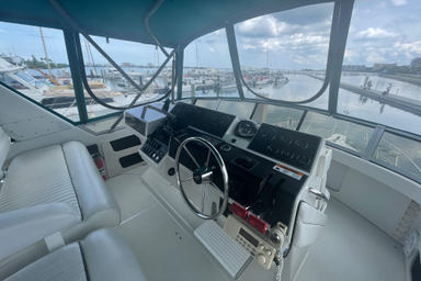 1993 Carver Yachts 350 Aft Cabin