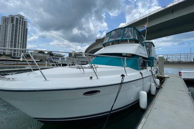 1993 Carver Yachts 350 Aft Cabin