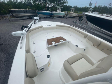2022 Nautic Star 231 Hybrid