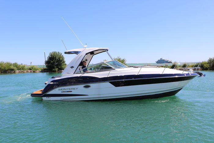 2017 Monterey 355 Sport Yacht