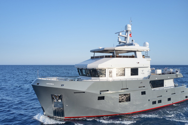 2022 Bering Yachts 77