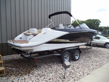 2017 Scarab 255 Platinum SE