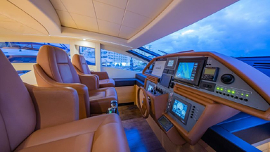 2010 Pershing Yachts 80