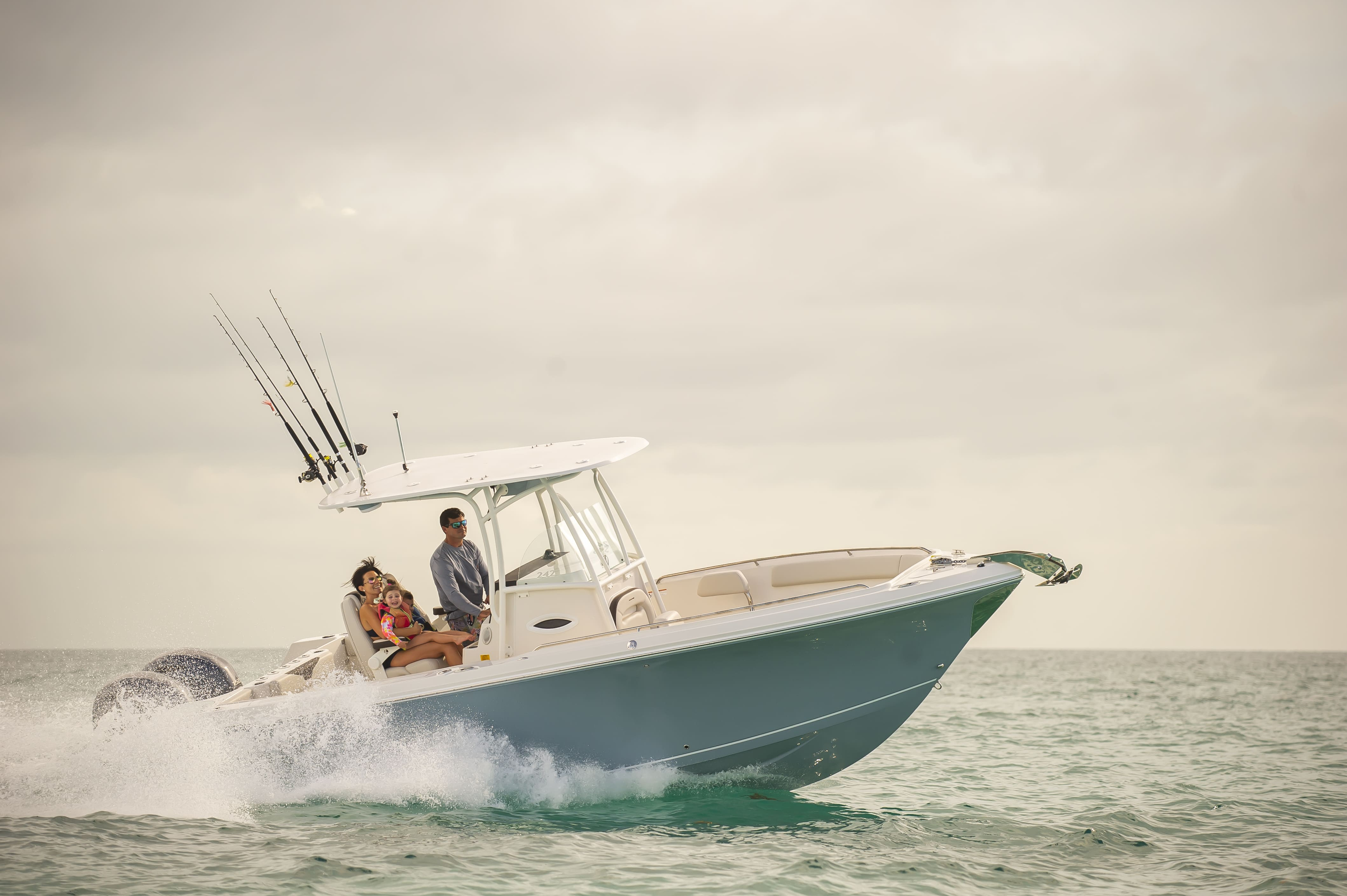 2022 Sailfish Boats 242 CC