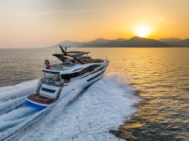 2018 Sunseeker 86 Yacht