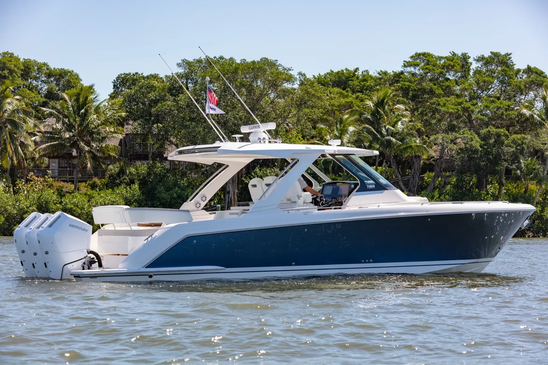 2022 Tiara Yachts 38 LS